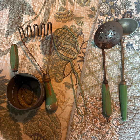 Vintage Farmhouse Chic Green Handled Kitchen Utensil Lot (5 Pieces)